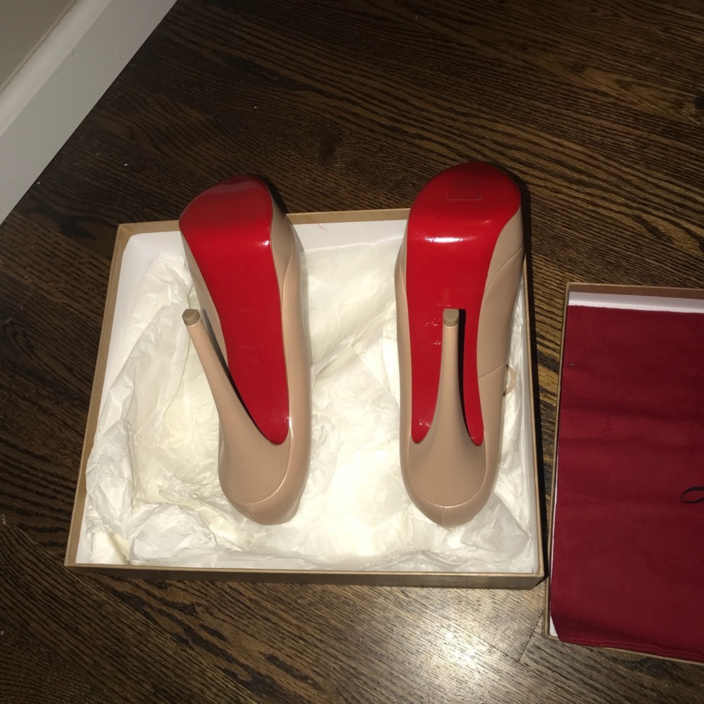 Christian Louboutin - Picture 4 of 4